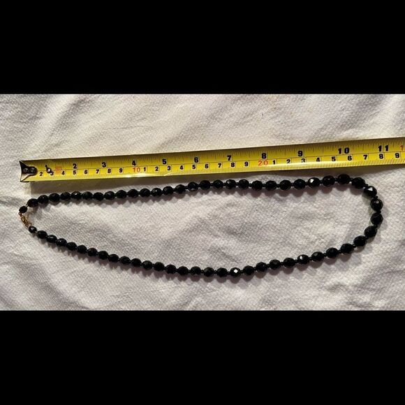 Vintage Jet Black Faceted Glass Bead Necklace~Hollywood Classic - Picture 5 of 10